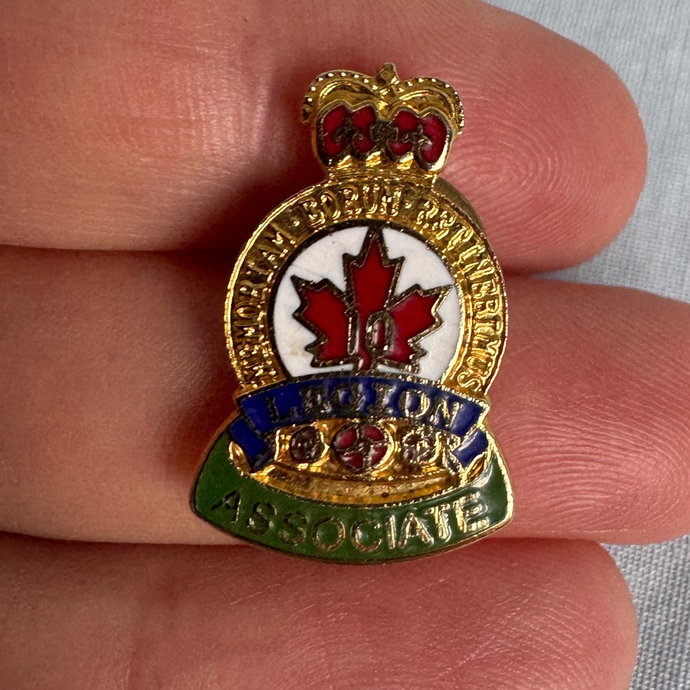 🫟3/$25🫟 Legion Associate Enamel Pin with Maple Leaf
